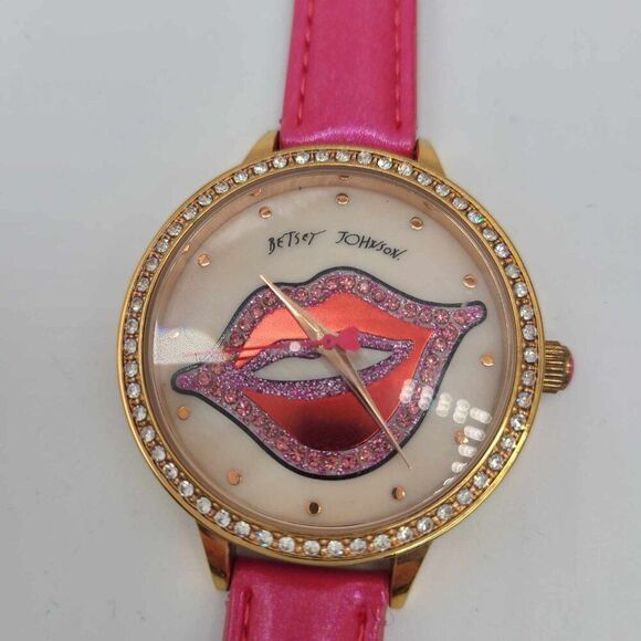 Betsey Johnson Mother of Pearl Lips watch with Pink Leather Band NWOT! WORKS! - Picture 7 of 9